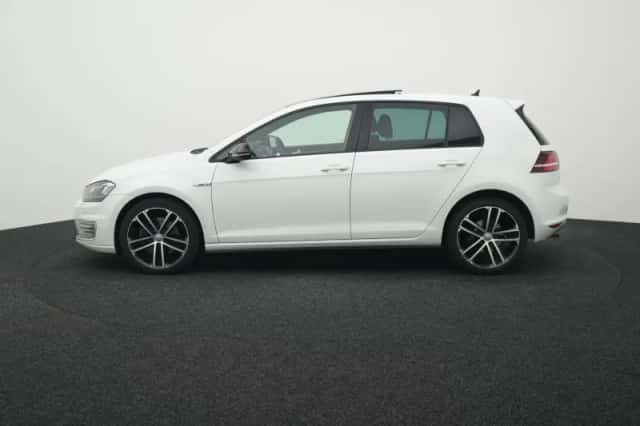 Volkswagen Golf (2015) thumbnail 4