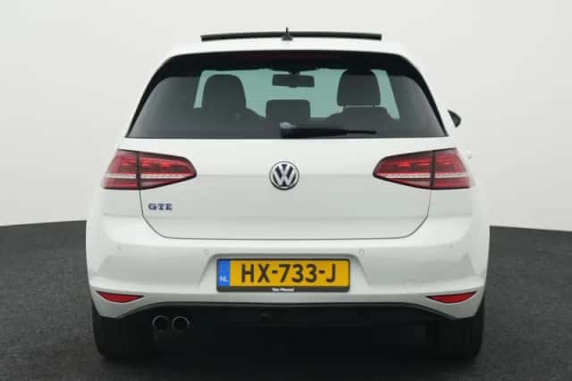 Volkswagen Golf (2015) thumbnail 5