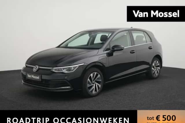 Volkswagen Golf (2023) thumbnail 1