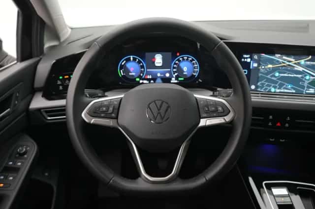 Volkswagen Golf (2023) thumbnail 6