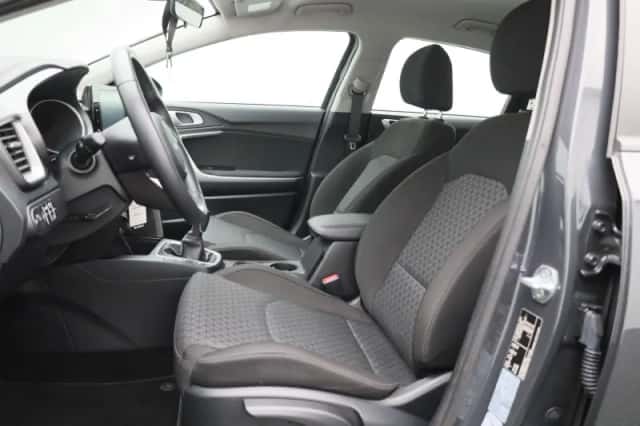 Kia Cee'd (2023) thumbnail 8