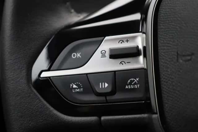 Peugeot 308 (2023) thumbnail 18