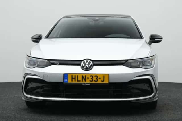 Volkswagen Golf (2024) thumbnail 3