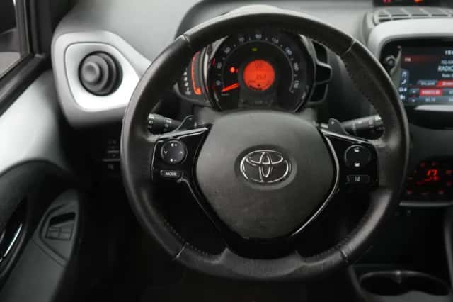 Toyota Aygo (2018) thumbnail 8