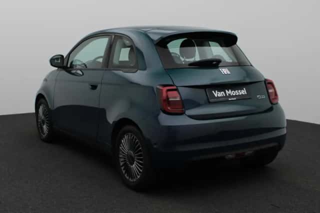 Fiat 500 (2021) thumbnail 2