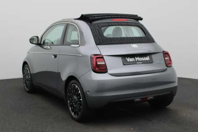 Fiat 500C (2023) thumbnail 2