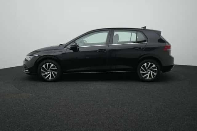 Volkswagen Golf (2023) thumbnail 2