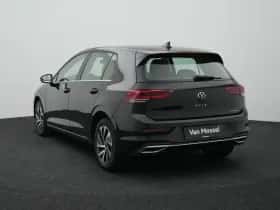 Volkswagen Golf (2023) thumbnail 3