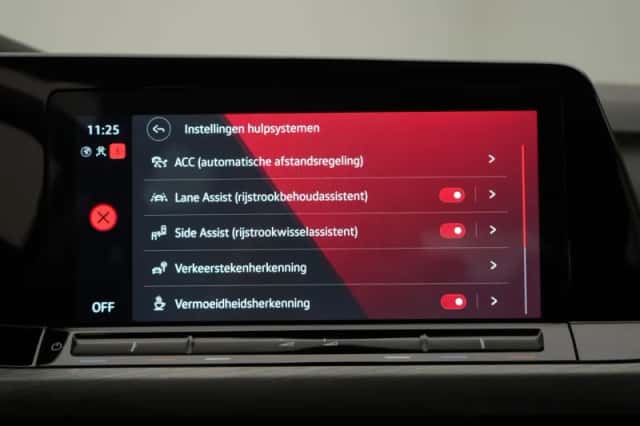 Volkswagen Golf (2023) thumbnail 32