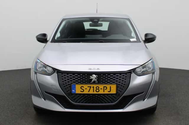 Peugeot e-208 (2023) thumbnail 3
