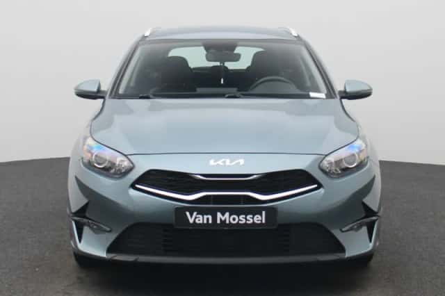 Kia Cee'd (2023) thumbnail 3