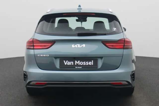 Kia Cee'd (2023) thumbnail 5