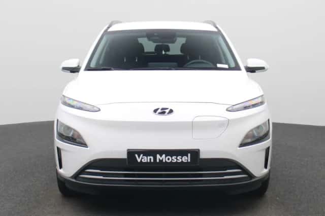 Hyundai Kona (2023) thumbnail 3
