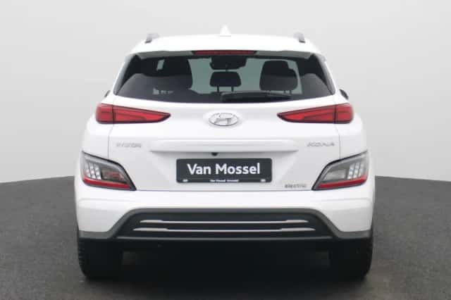 Hyundai Kona (2023) thumbnail 5