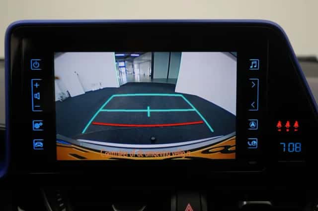 Toyota C-HR (2017) thumbnail 13