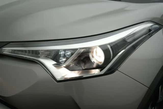 Toyota C-HR (2017) thumbnail 20