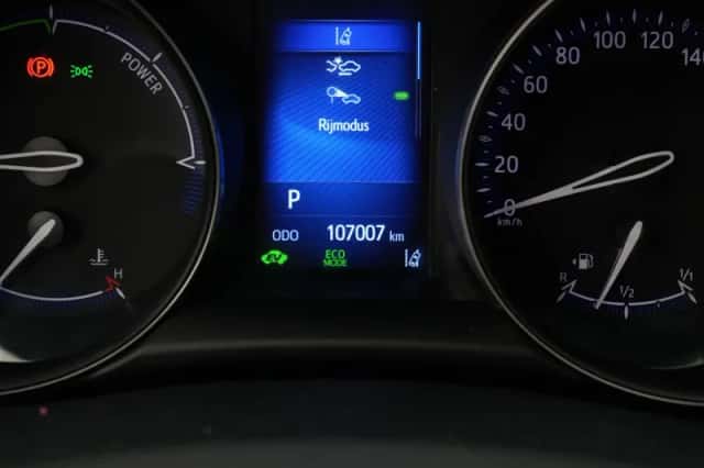 Toyota C-HR (2017) thumbnail 22