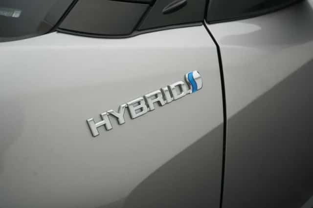 Toyota C-HR (2017) thumbnail 28