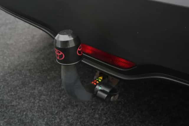 Toyota C-HR (2017) thumbnail 30