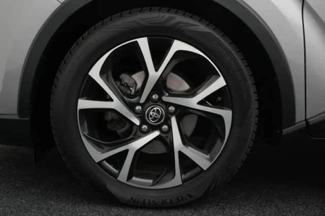 Toyota C-HR (2017) thumbnail 31