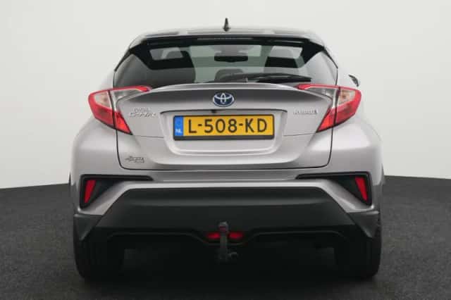 Toyota C-HR (2017) thumbnail 5