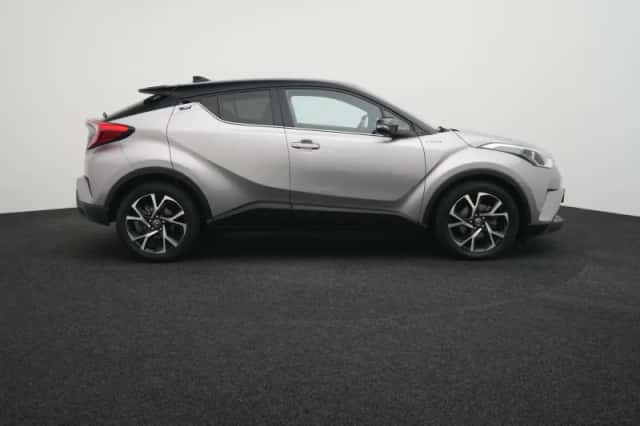 Toyota C-HR (2017) thumbnail 6