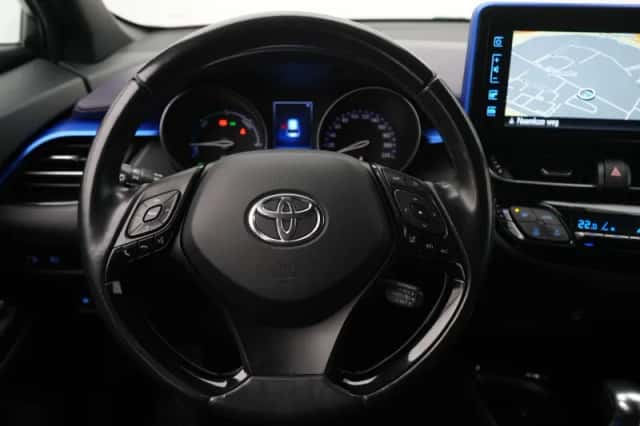 Toyota C-HR (2017) thumbnail 8