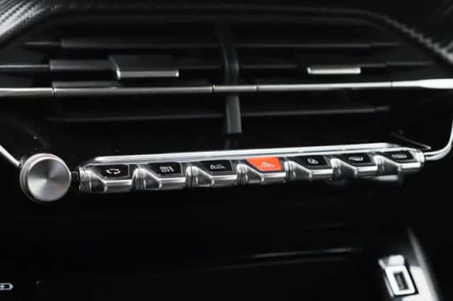 Peugeot 208 (2022) thumbnail 17