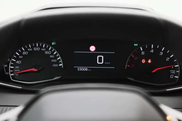 Peugeot 208 (2022) thumbnail 8
