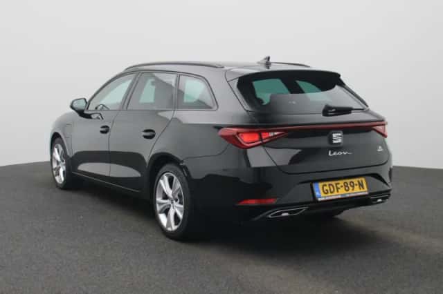 SEAT Leon (2024) thumbnail 2