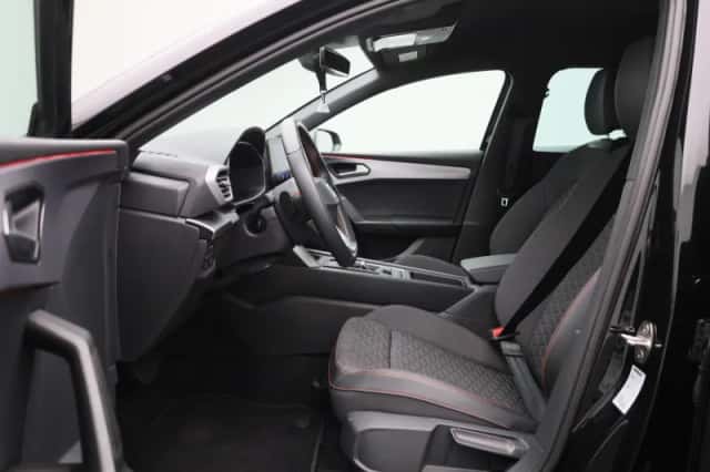 SEAT Leon (2024) thumbnail 11