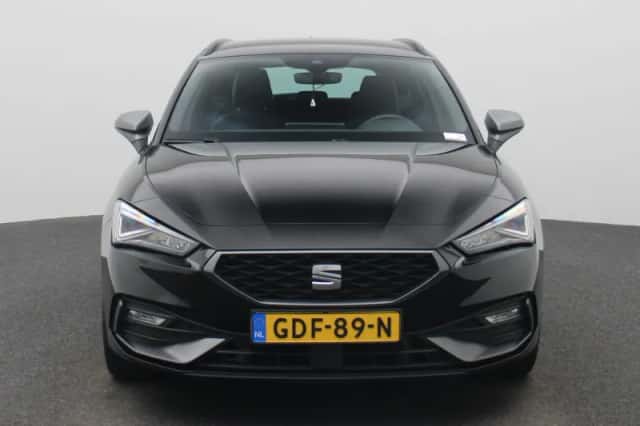 SEAT Leon (2024) thumbnail 3