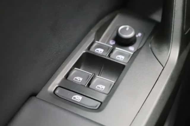 SEAT Leon (2024) thumbnail 32