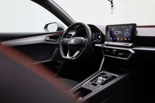 SEAT Leon (2024) thumbnail 36