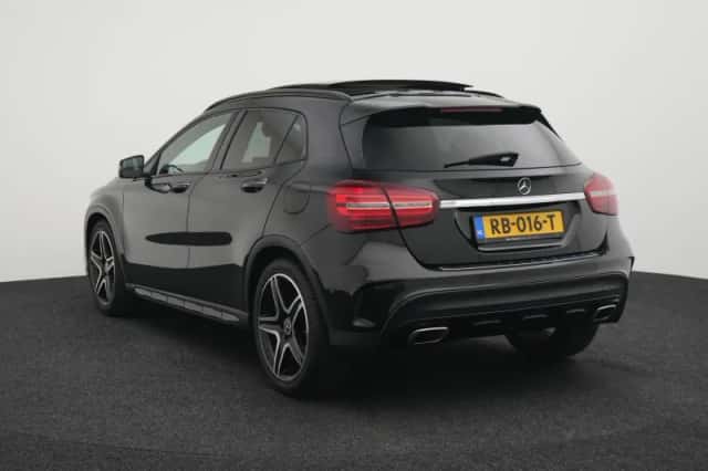 Mercedes-Benz GLA (2017) thumbnail 2