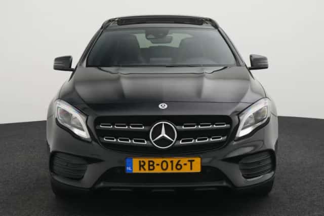 Mercedes-Benz GLA (2017) thumbnail 3