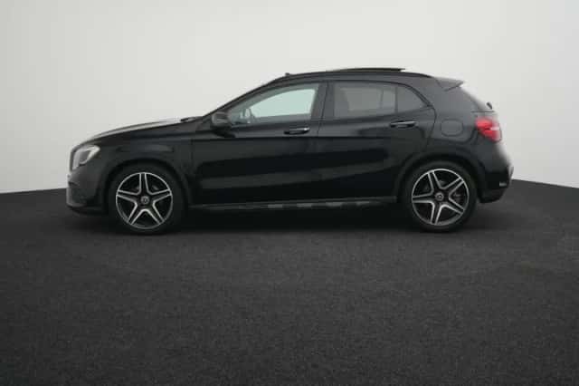 Mercedes-Benz GLA (2017) thumbnail 4