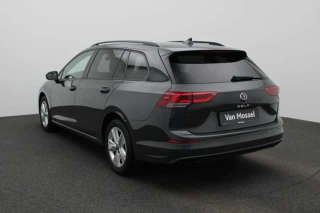 Volkswagen Golf (2022) thumbnail 2