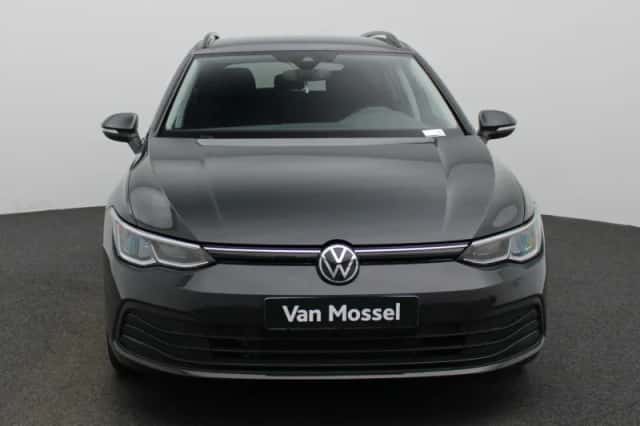 Volkswagen Golf (2022) thumbnail 3