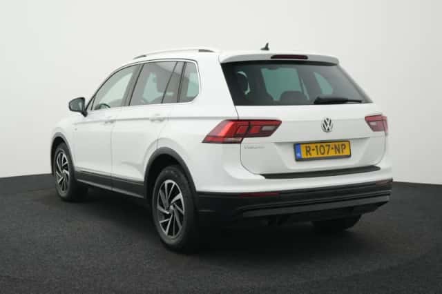 Volkswagen Tiguan (2018) thumbnail 2