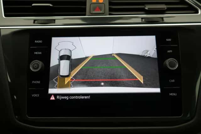 Volkswagen Tiguan (2022) thumbnail 12