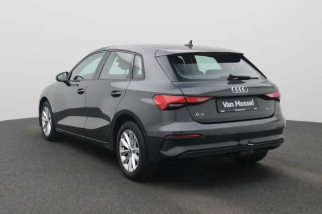 Audi A3 (2021) thumbnail 2