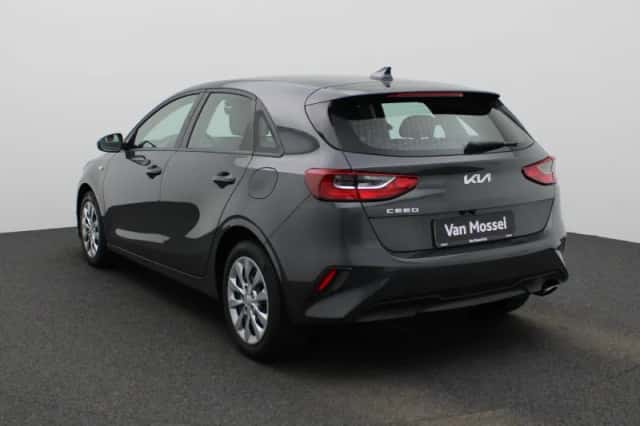 Kia Ceed (2023) thumbnail 2