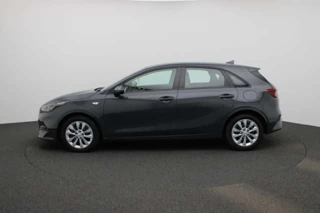 Kia Ceed (2023) thumbnail 4