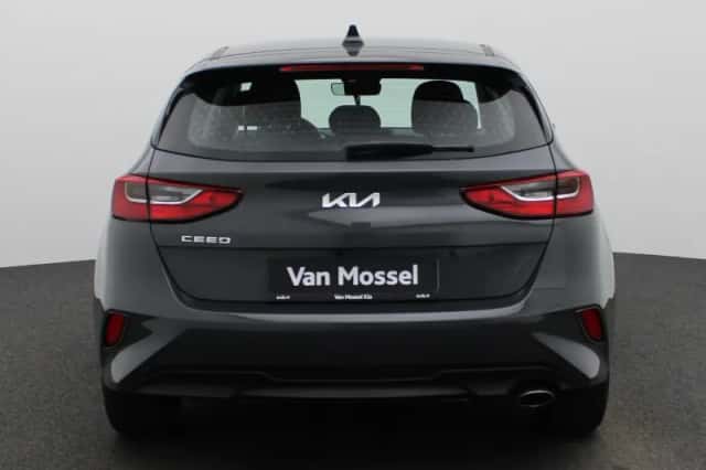 Kia Ceed (2023) thumbnail 5