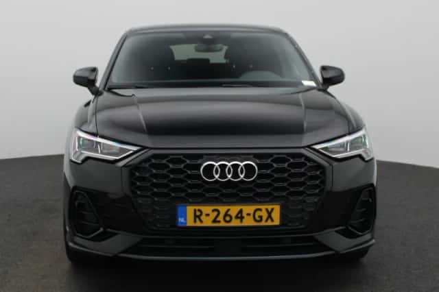 Audi Q3 (2021) thumbnail 3
