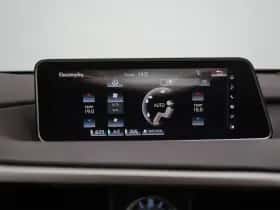 Lexus RX (2016) thumbnail 16