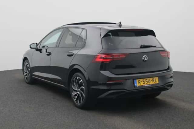 Volkswagen Golf (2021) thumbnail 2