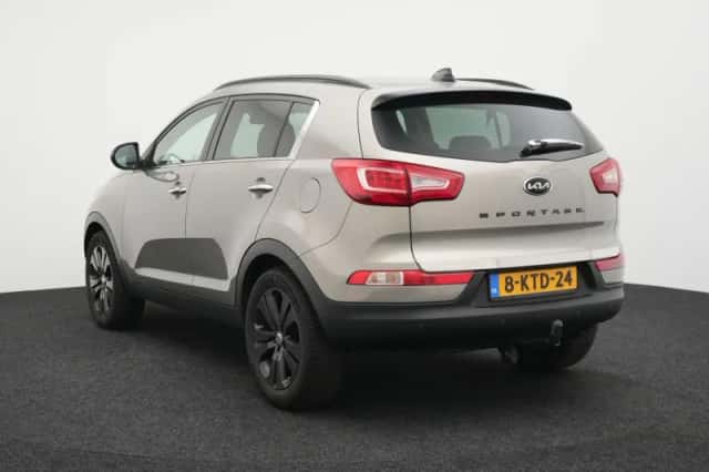 Kia Sportage (2013) thumbnail 2