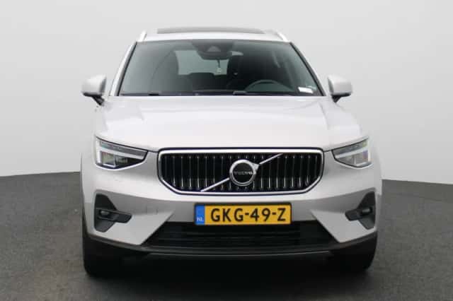 Volvo XC40 (2022) thumbnail 3